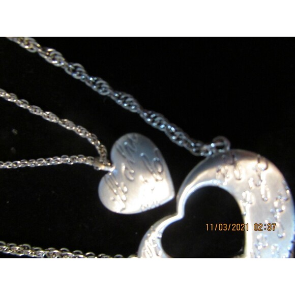 MOTHER / DAUGHTER PENDANTS NECKLACES SET OF 2 MOM AND DAUGHTER NEW IN BOX - Picture 2 of 4